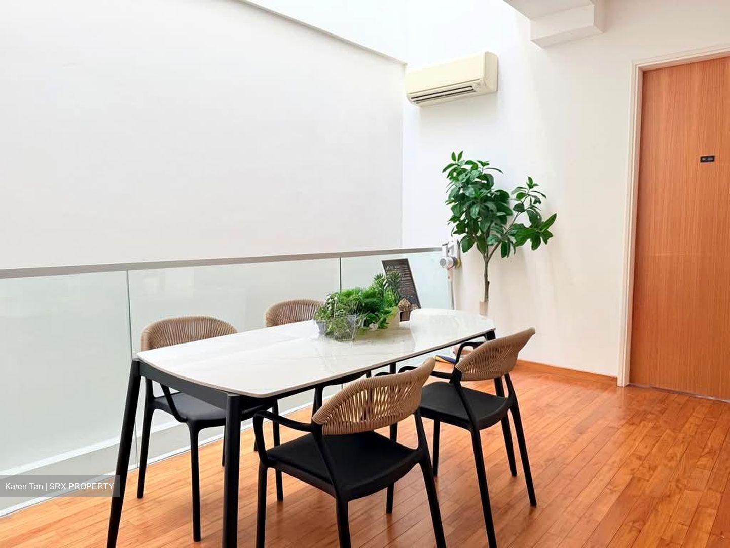 Grove Drive (D10), Terrace #599489671